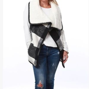 Plaid vest, fur collar, never worn